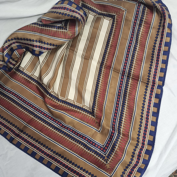 Unbranded Accessories - Vintage 1976 Treasure of Tutankhamun Silk Scarf - Metropolitan Museum of Art